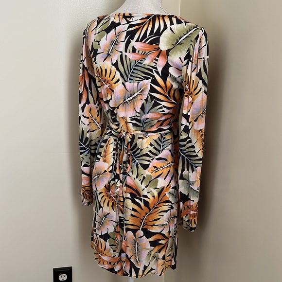 🆕 Billabong Romance Mini Dress - Picture 11 of 15